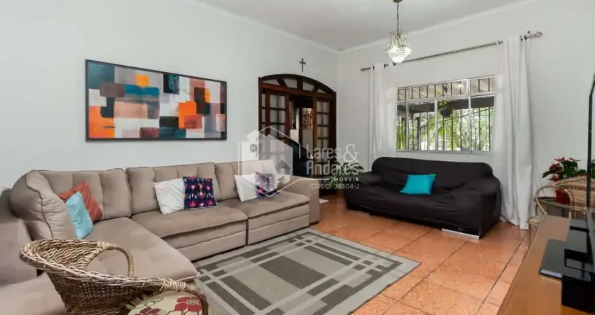 Casa tipo para venda com 3 quartos, sendo 1 suíte, 195m²