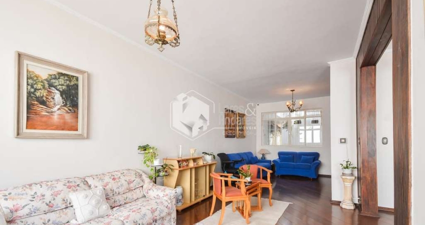 Casa tipo para venda com 5 quartos, sendo 3 suítes, 309m²