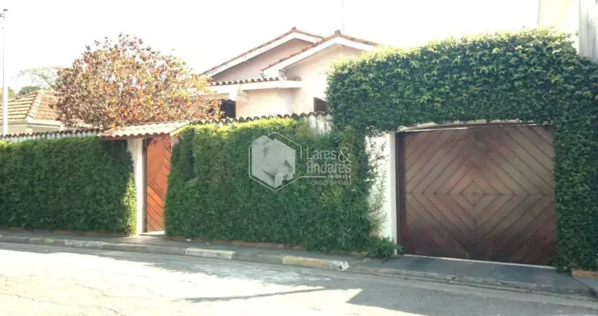 Casa à venda, com 296m² com 6 amplos dorms, com 2 suítes, 4 salas, cozinha com planejados, churrasq