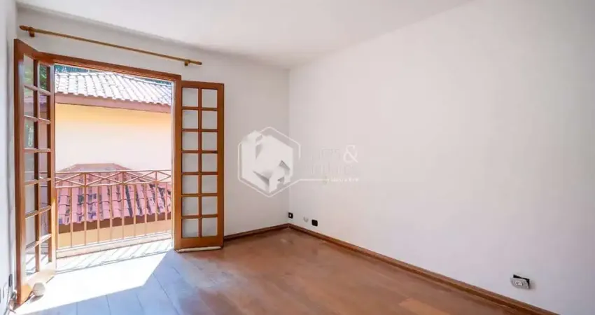 Casa em condomínio para venda e locação com 3 quartos, sendo 3 suítes , 220m²