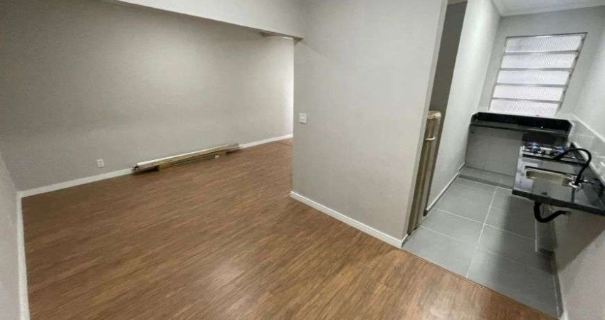 Apartamento 1 Dormitório com Vaga - Centro de São Vicente, a 200 m da Praia!