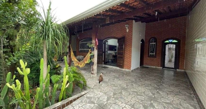 Casa de 3 dormitórios com edícula para venda em São Vicente