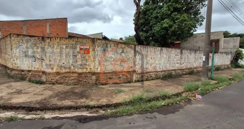 Terreno a venda no bairro Jardim Roberto Selmi Dei em Araraquara