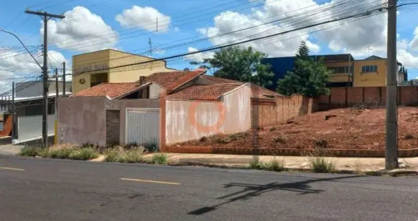 Casa comercial com 2 salas para alugar na Rua Henrique Lupo, 1624, Vila Harmonia, Araraquara