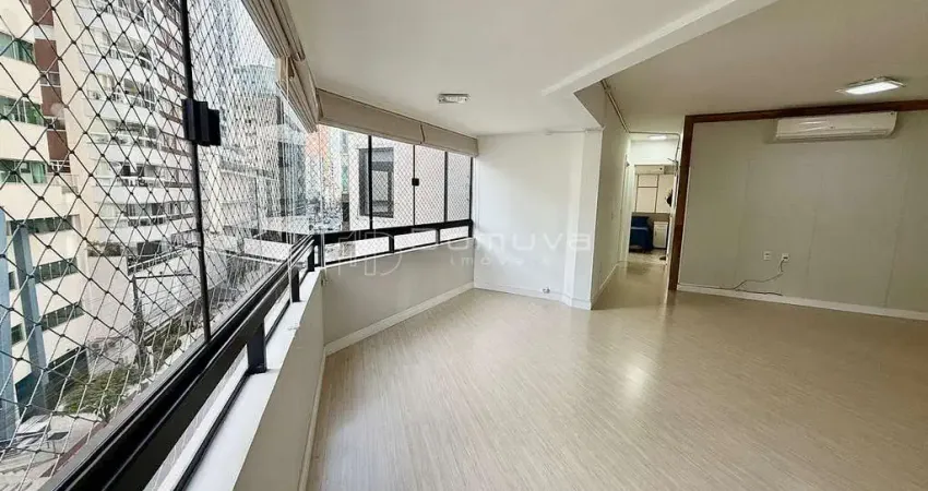 Apartamento à venda no Edifício Ellis Regina Centro de Balneário Camboriú.
