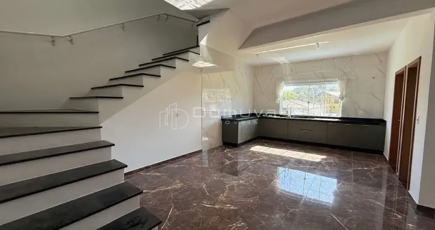 Casa triplex nova em condomínio fechado para venda com 4 quartos sendo 3 suítes área de lazer