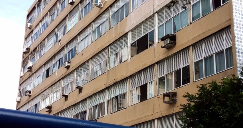 VENDO APT 4 QTS NO CENTRO DO RECIFE  (81) 9.8645.3325