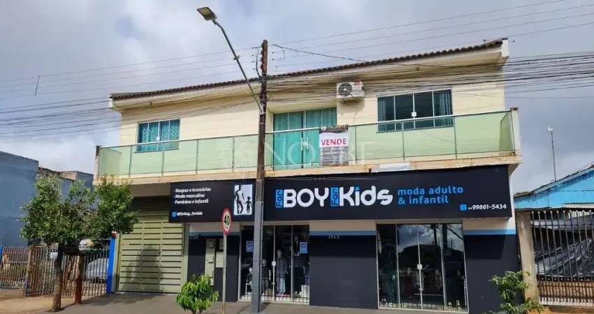 Sobrado na Avenida Marangoni - com salão comercial e duas casas nos fundos