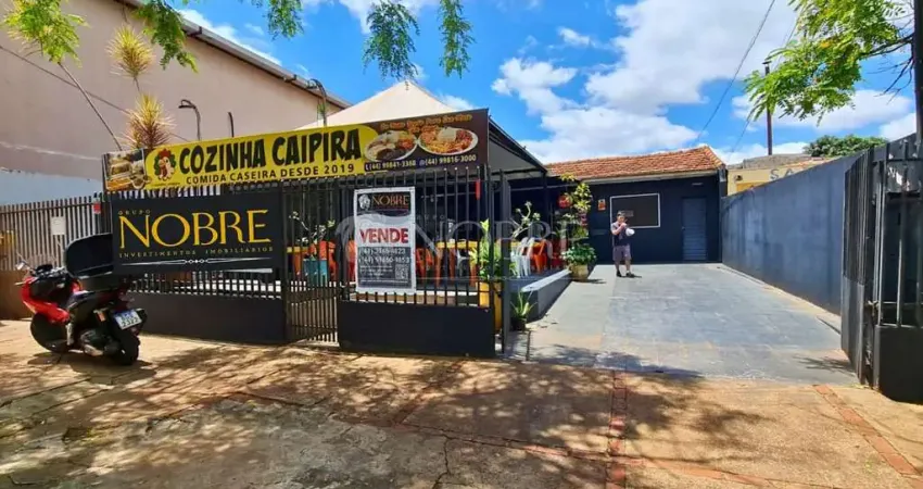 Casa comercial à venda na Avenida Ricahuelo, Zona 03, Maringá
