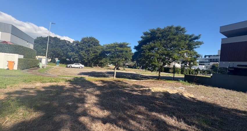 Lindo terreno em Jurerê internacional -Florianópolis/SC