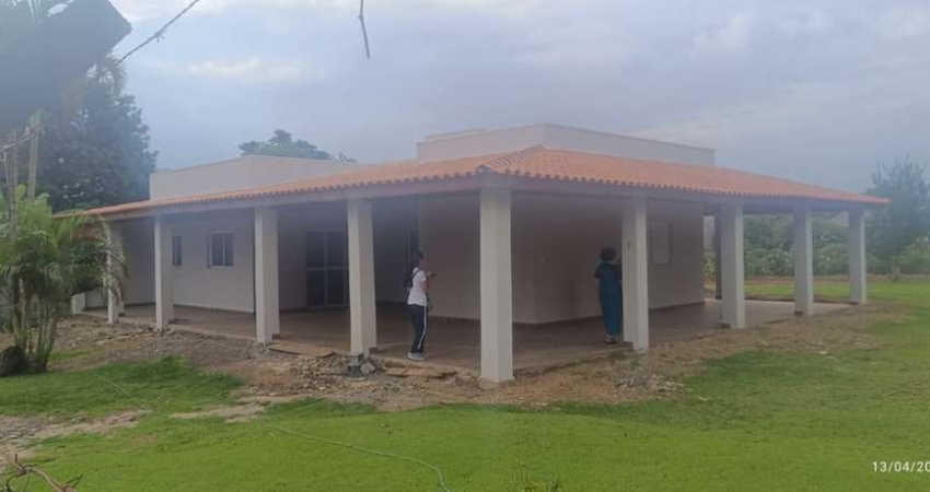 Chácara para Venda em Salto de Pirapora, Condomínio Arco Íris, 2 dormitórios, 2 suítes, 2 banheiros, 4 vagas