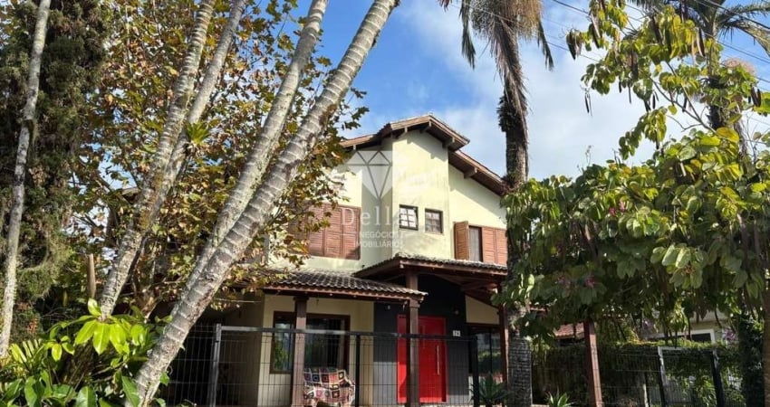 Casa na Praia para Venda em Florianópolis, Jurerê Internacional, 5 dormitórios, 2 suítes, 5 banheiros, 2 vagas