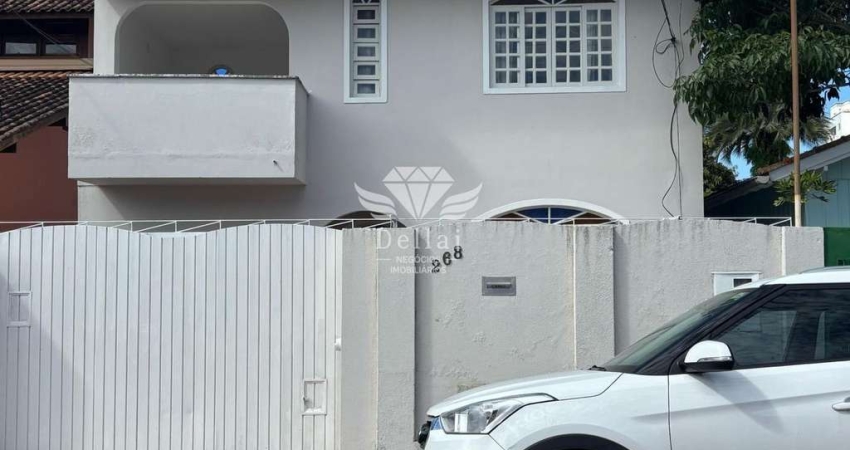 Casa para Venda em Florianópolis, Balneário, 6 dormitórios, 1 suíte, 4 banheiros, 1 vaga