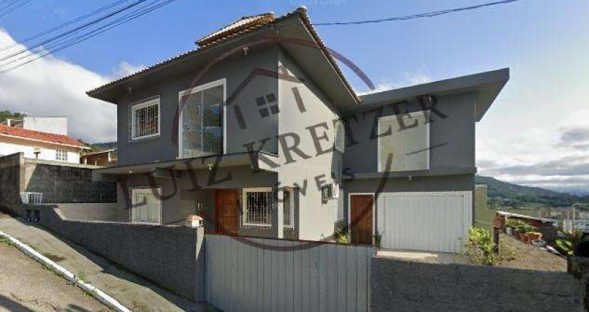 Casa para Venda em Biguaçu, Fundos, 4 dormitórios, 2 banheiros, 3 vagas