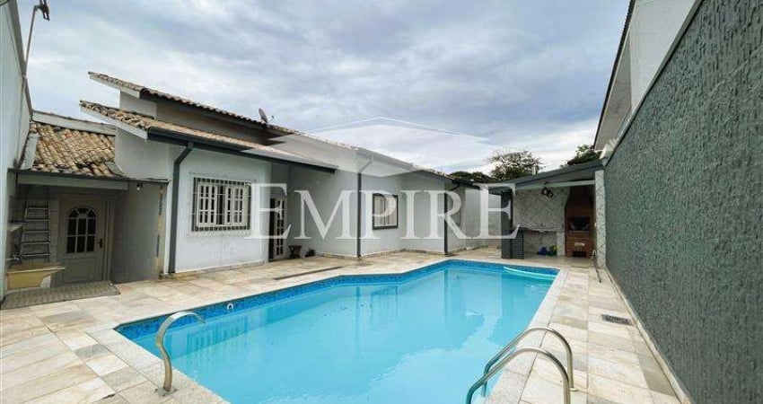 Casa com 3 quartos para alugar na Rua Espanha, Jardim Rincão, Arujá