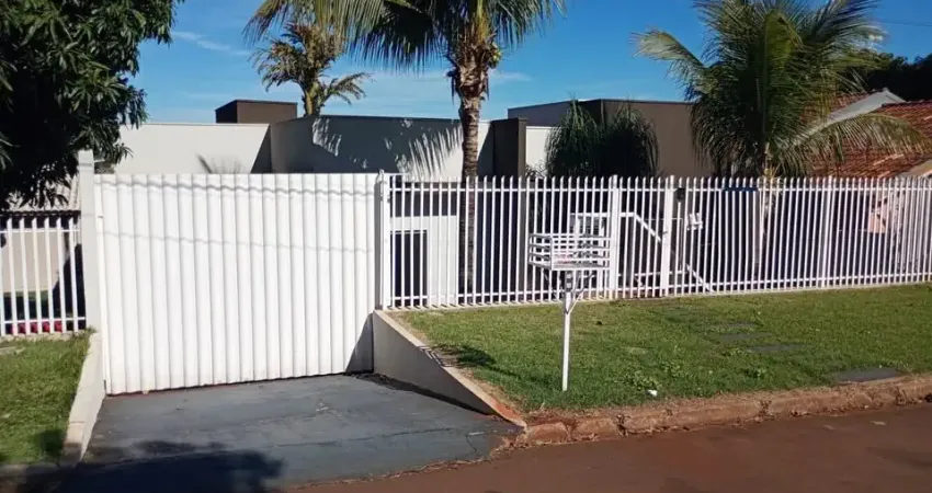 Lindíssima Casa com Suíte, 2 Quartos, 3 Vagas, Área Gourmet com Churrasqueira e Adega no Jd. Pancera