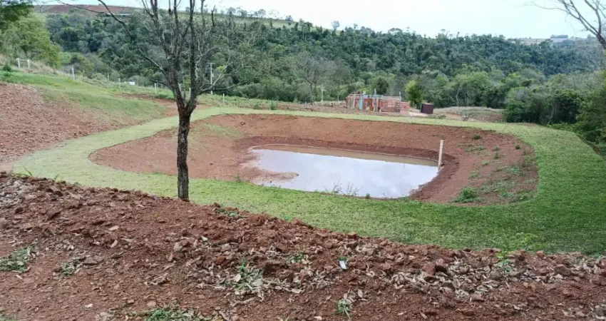 Chácara de 20.100m matrícula individual com açude e rio s. francisco no fundo em ouro verde do oeste