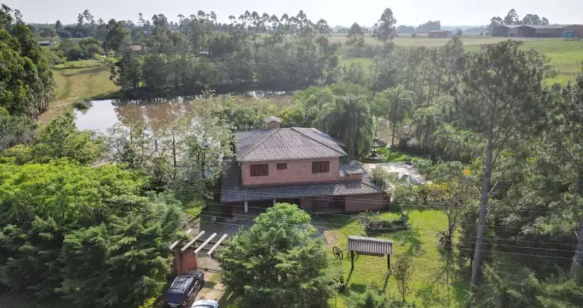 Belíssima chácara com casa, piscina e açude no Recanto do Laço