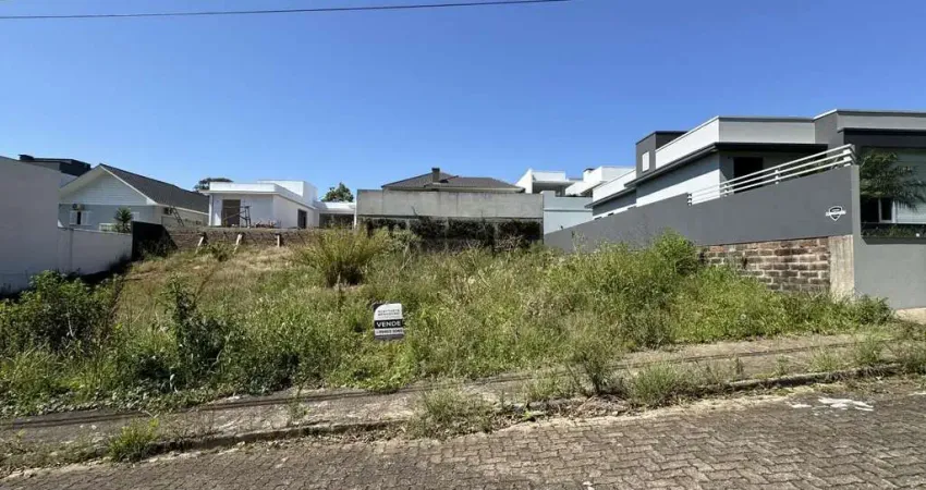 Terreno no Jardim das Hortênsias em frente a área verde