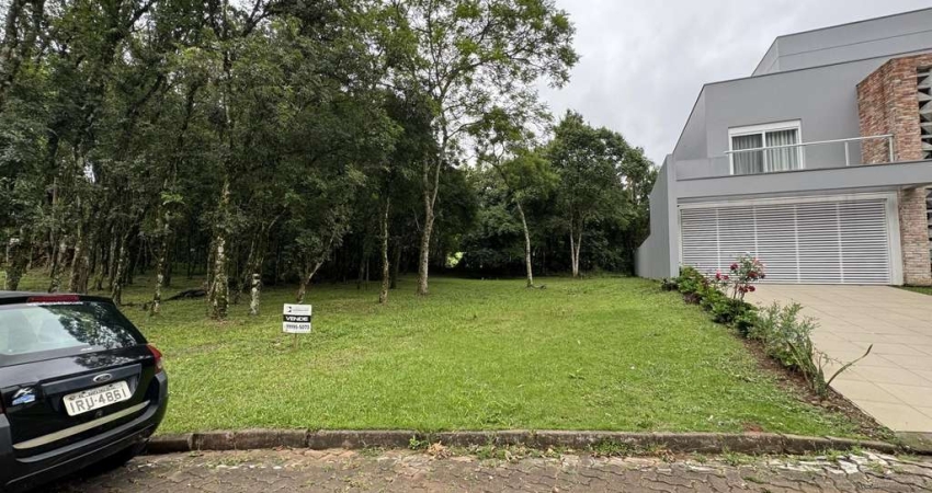 Lote amplo vizinho do Country Club no Royal Country