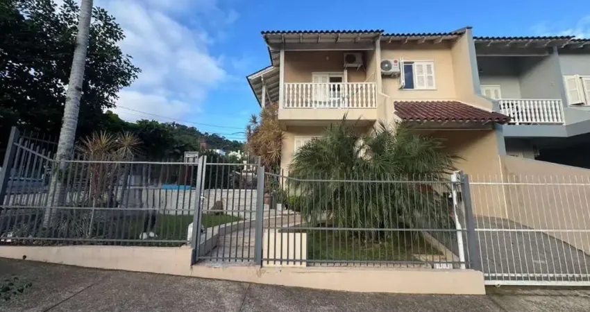 Excelente Duplex de Esquina com Piscina próximo a UNISC – Semimobiliado!