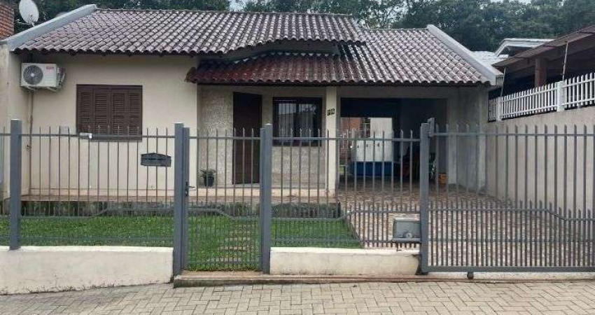 Casa aconchegante com amplo pátio no bairro Esmeralda