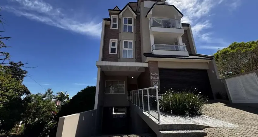 Apartamento semi mobiliado com 2 suítes com 2 vagas de garagem.