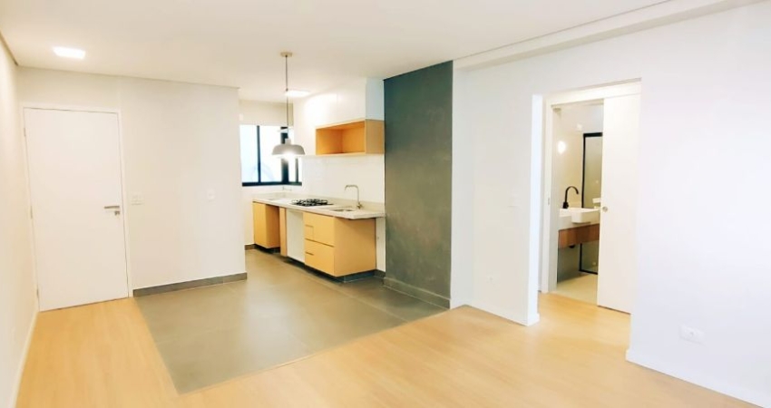 Apto reformado à venda de 61m² com 2 dormitórios na Vila Mariana-SP.