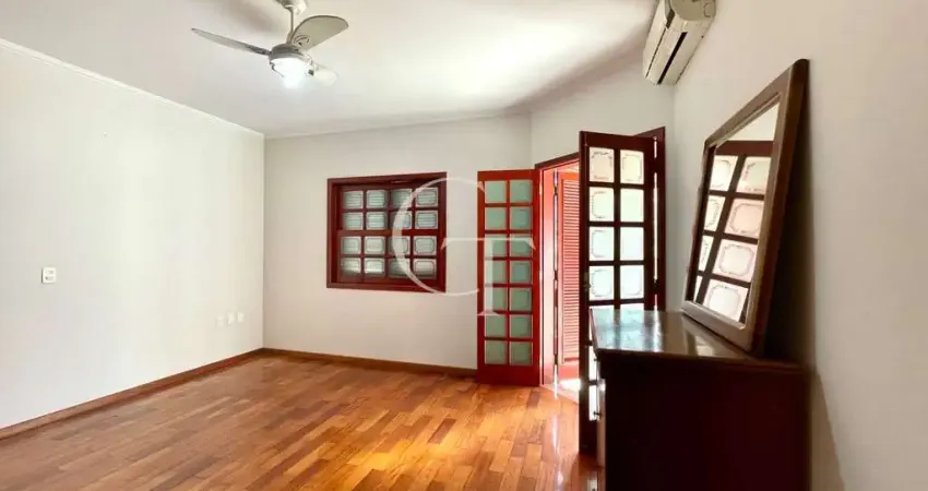 Casa tipo sobrado com 3 dormitórios em bairro tranquilo em itu