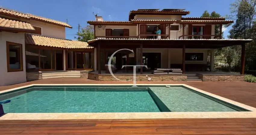 Refúgio contemporâneo na fazenda vila real com vista permanente para a mata, 5 suítes e piscina com prainha