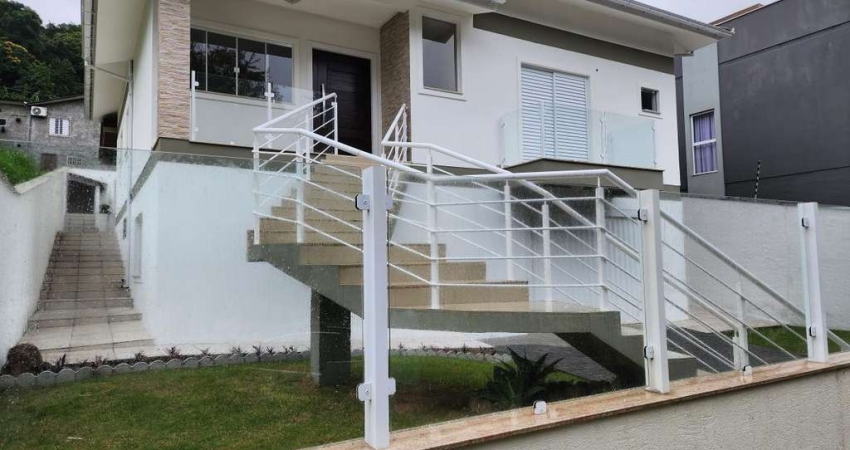 Casa para Venda em Criciúma, Comerciário, 3 dormitórios, 3 suítes, 4 banheiros, 2 vagas