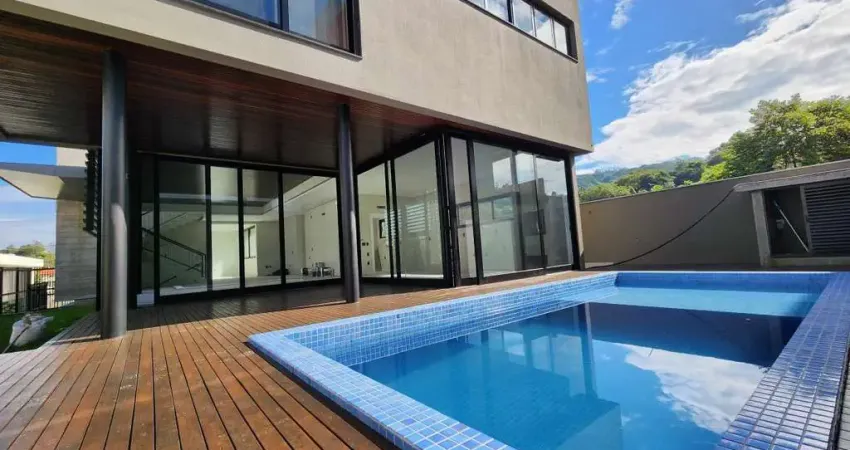 Casa para Venda em Criciúma, Pio Corrêa, 4 dormitórios, 4 suítes, 5 banheiros, 5 vagas