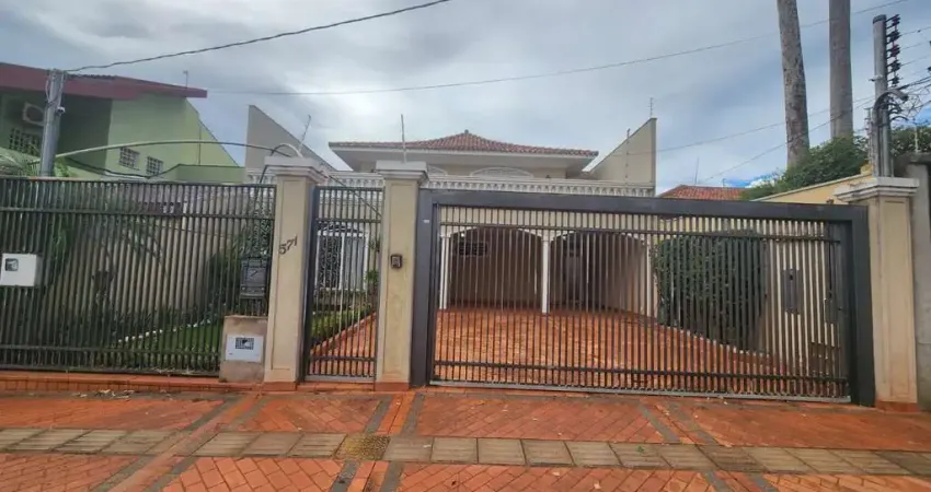 Lindo sobrado no Jardim dos Estados (entre R. Paraíba e Espírito Santo).