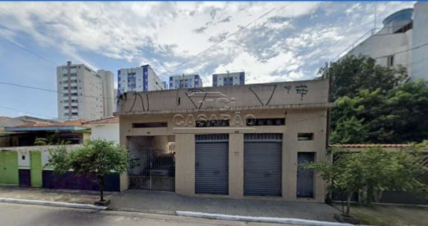 Terreno 10 x 40 - 400m2 com 4 casas e + Salão comercial na frente