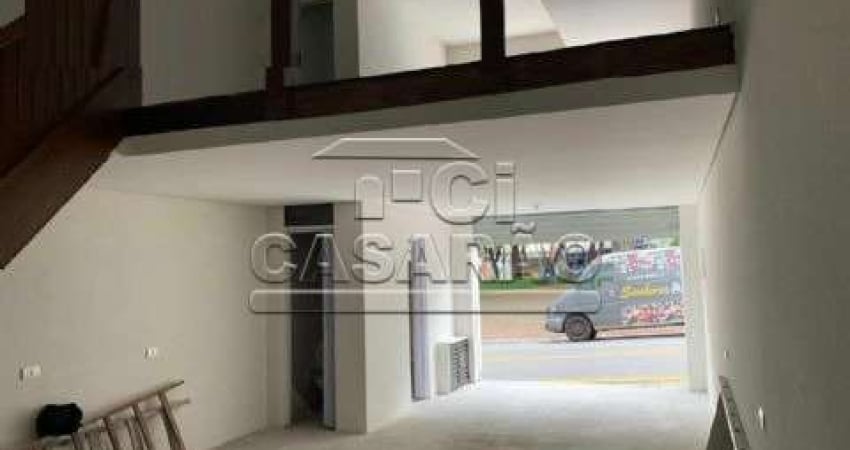 Salão  Comercial -55 mts - Bairro Centro- em frente a praça da Bíblia.