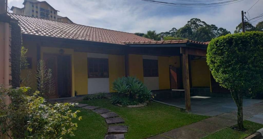 ALUGO - CASA TÉRREA 04 DORMITÓRIOS SENDO 02 SUÍTES/ MORUMBI SUL