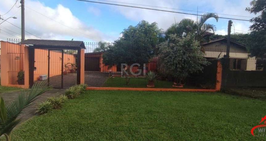 Casa com 3 quartos à venda na Rua Santa Mônica, 2755, Ponta Grossa, Porto Alegre