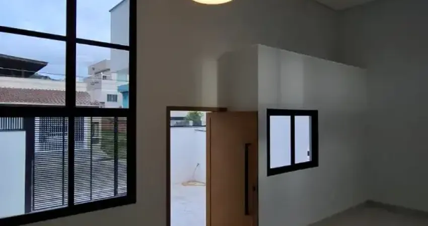 Casa nova a venda em camboriú, bairro rio pequeno, excelente padrão de qualidade.