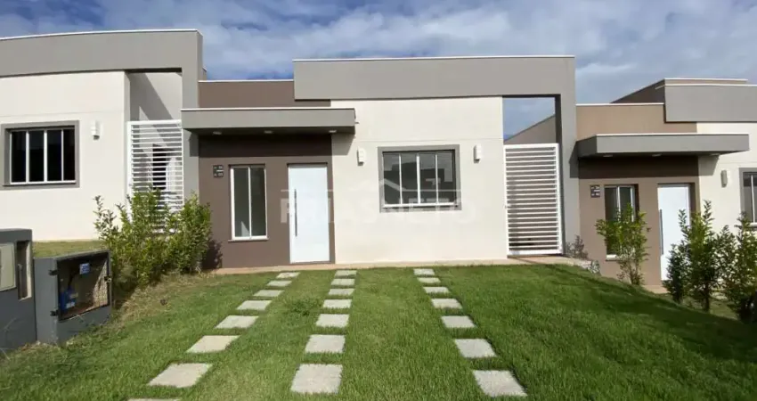 Casa com 2 suítes, banheiro externo e gabinetes no Reserva Taquaral II
