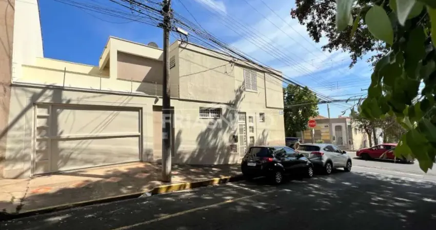 Casa residencial e comercial para venda/alugar no centro, com excelente localização.