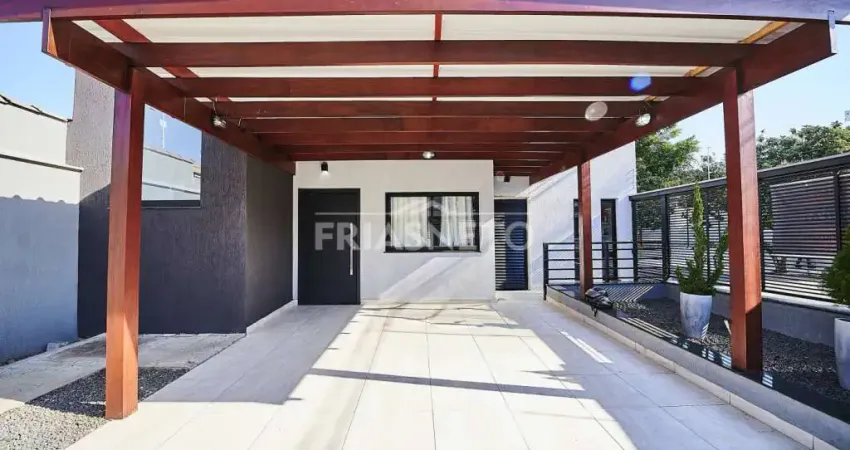 Casa sobrado com painéis solares e escritório com entrada independente