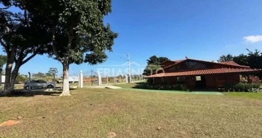 Imóvel comercial na Estrada de São Pedro, com terreno de 5.000 m²
