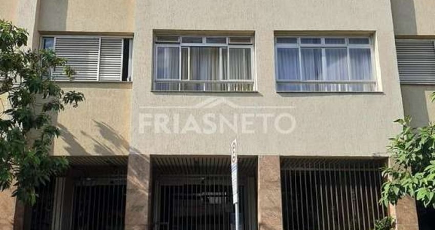 Apartamento com três dormitórios no centro da cidade