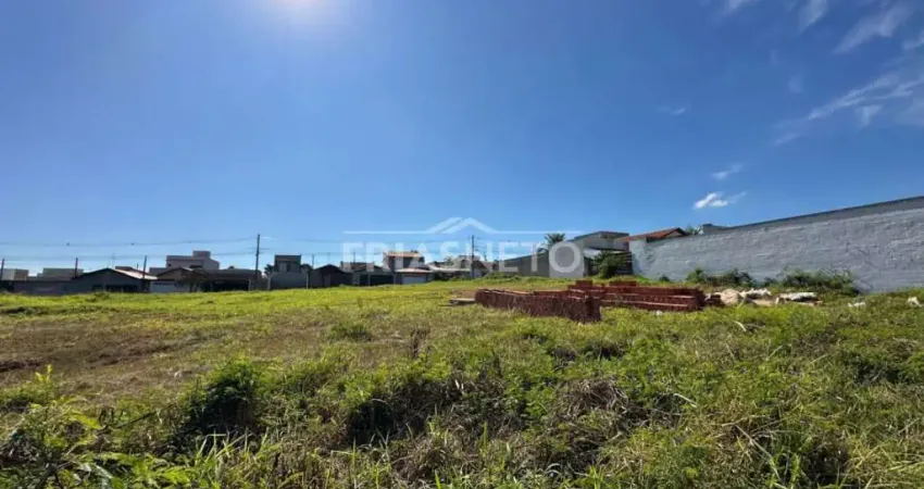 Area total de 1.050 m² com frente pra a avenida Rio das Pedras (atravessa a quadra)