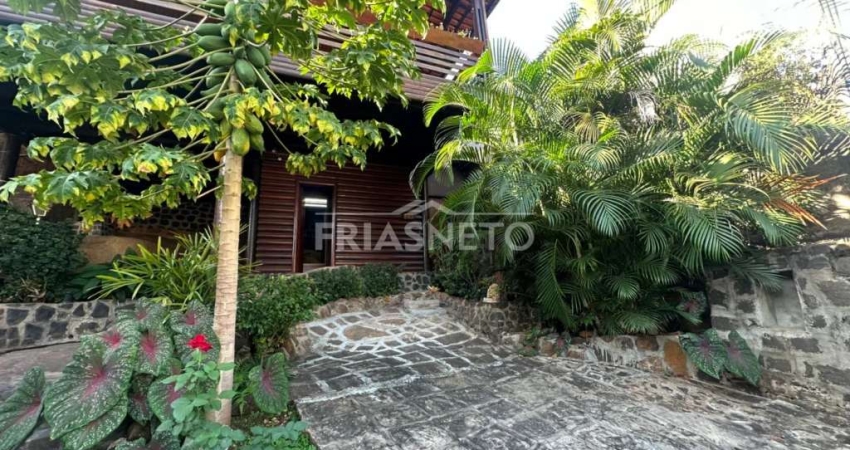 Casa no estilo colonial à venda no bairro Cidade Jardim