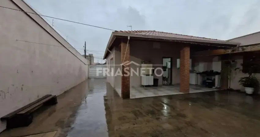 Casa com área de lazer reformada à venda em Santa Terezinha, perto da caixa d`água