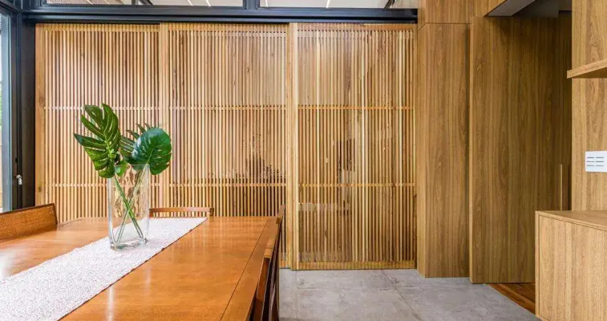 Deslumbrante casa térrea em condomínio de alto padrão - projeto assinado por cristiane furlan