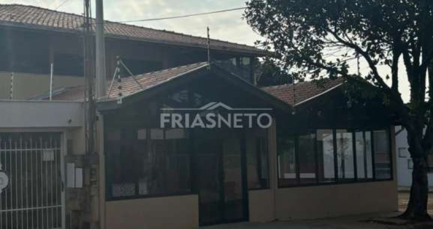 Imóvel comercial de esquina e reformado para venda na Vila Rezende