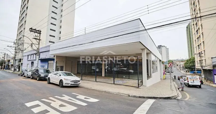 Excelente imóvel comercial de esquina para alugar no centro de Piracicaba.