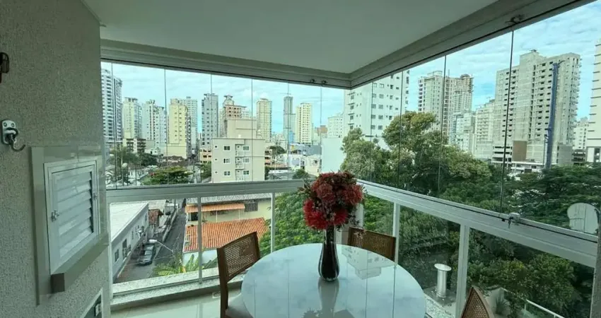 Apartamento decorado para alugar com 2 quartos 1 suítes no bairro meia praia em itapema